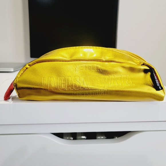 New! NYX Money Heist Makeup Bag - Picture 2 of 4